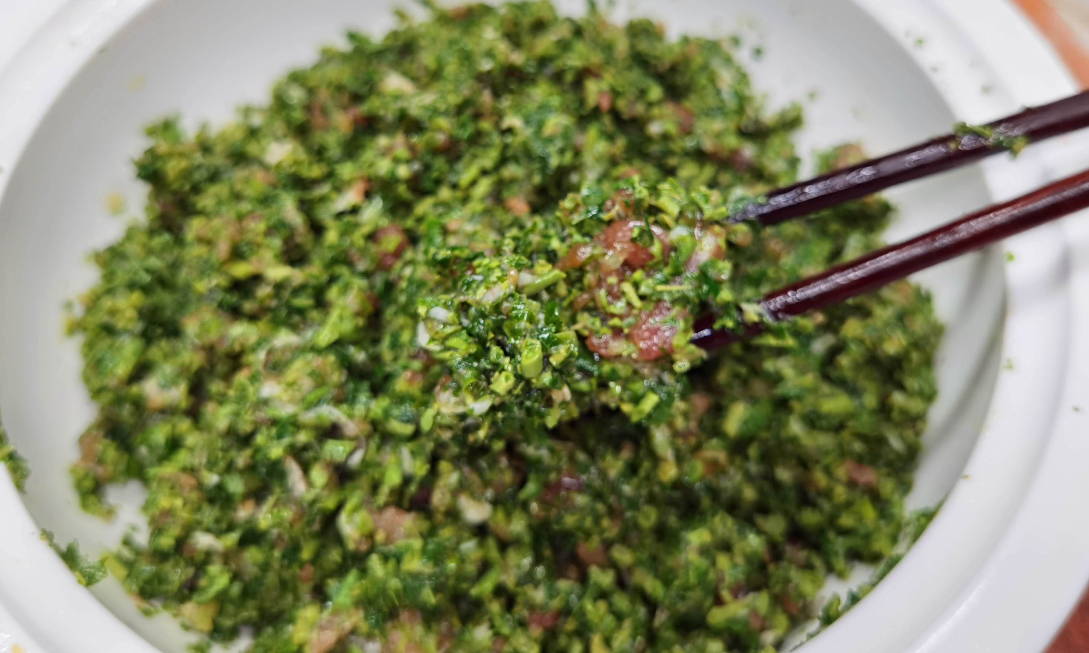 「香椿」5月包饺子就用这菜，闻着臭吃着香，女性要多吃，补充维C促消化