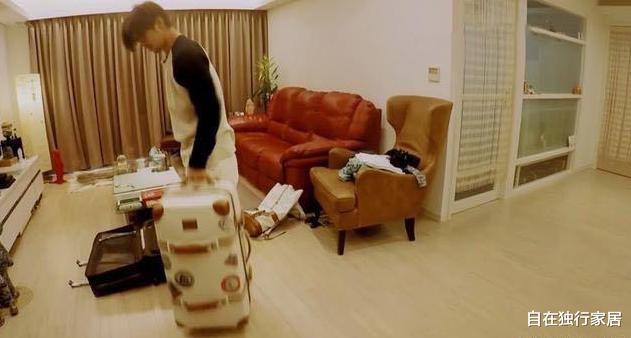 ##带你看看陈柏霖的家，房子装修很文艺，在家还会弹吉他