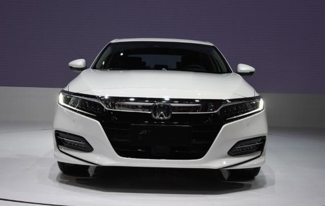 本田雅阁|车长近4米9，油耗4.2l，全系标配主动降噪系统，静如图书馆