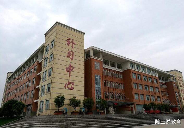 毛坦厂|2020复读生被限,毛坦厂中学神话破灭,到底能不能复读?