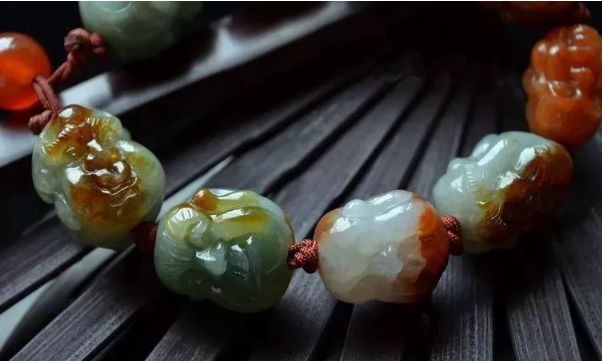 古钱币|为什么翡翠珠串18颗？背后的原因意想不到！