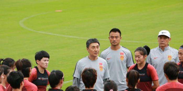 「中国足球」冲奥唯一希望！中国足球“不败之师”或再续2神迹，巨星即将归队