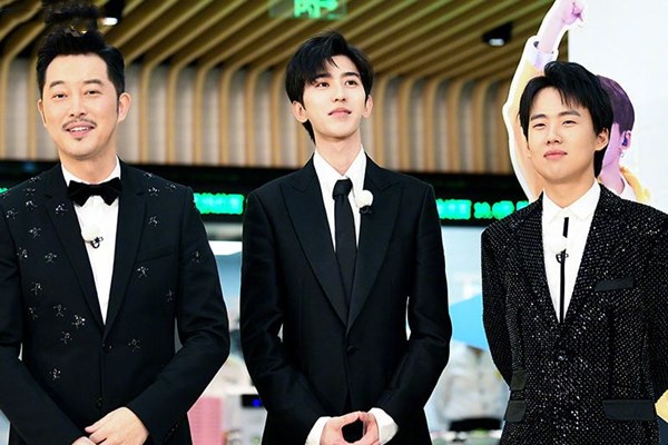 成毅|有多爱避嫌？成毅录制《奔跑吧》与嘉宾相隔甚远，网友：凤凰男