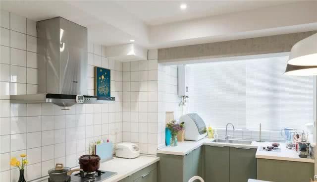 85㎡小复式，开放式客餐厨十分敞亮，木凳电视柜个性又可爱