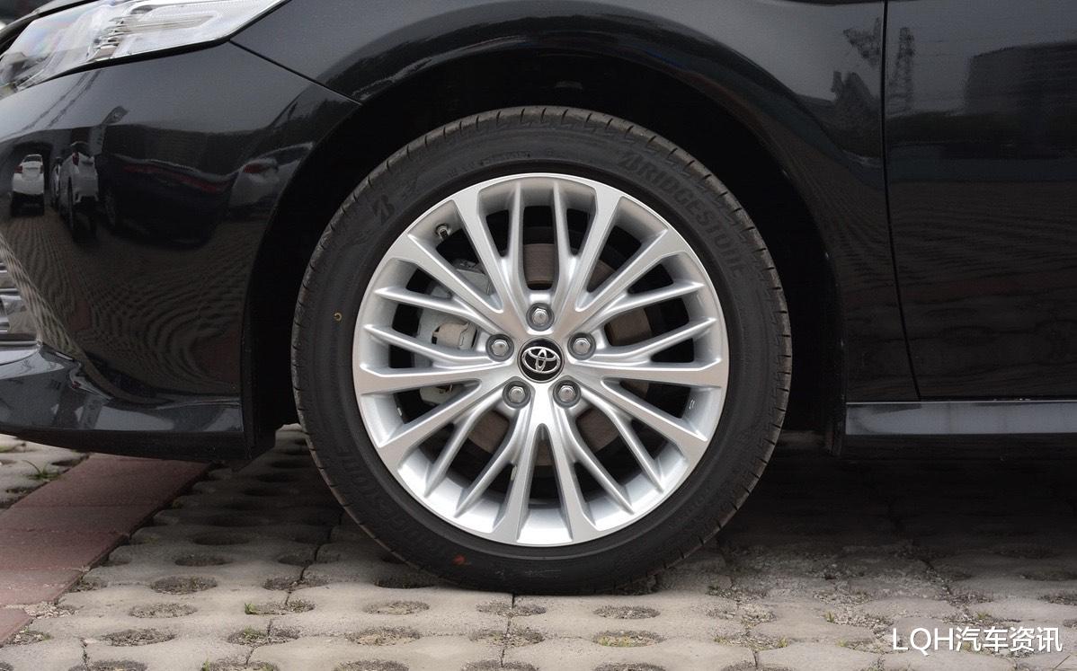 「丰田凯美瑞」它才是丰田真正的“省油王”，油耗4.1L，还是保值率最高的B级车