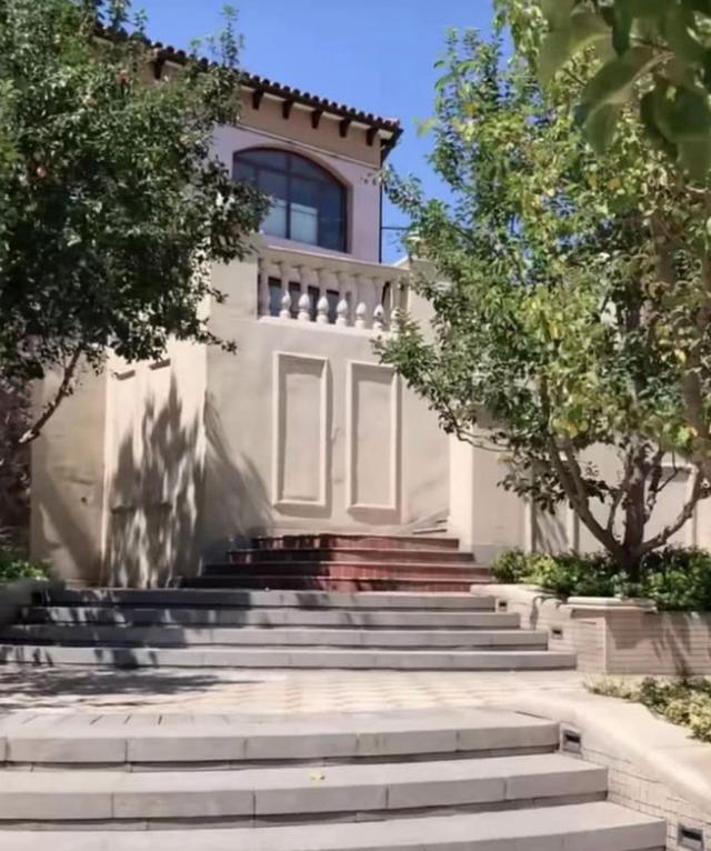 功夫巨星李连杰的豪宅:室内都是用竹子装修,如今生活讲究禅意