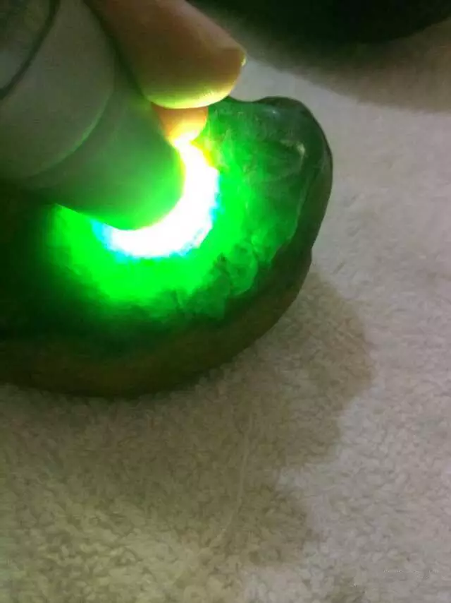 「翡翠」他从身家10亿败到倾家荡产，一块翡翠原石又让他一夜暴富！！