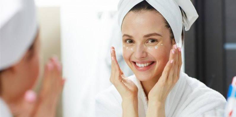 「面膜」女生睡前坚持4个好习惯，皮肤会越来越好，轻松养出“干净脸”！