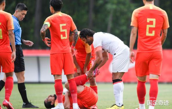 上海上港■天降奇兵！国足4比1大胜上港，李铁终于找回昔日国足赢球法宝