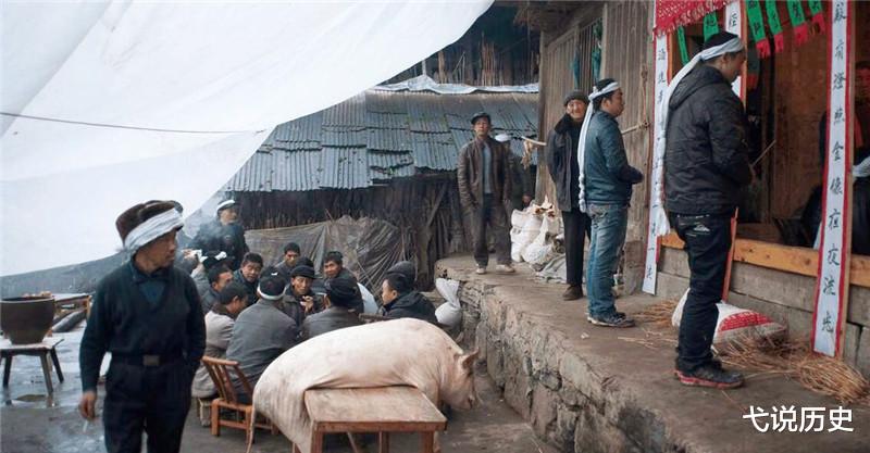 弋说历史|北大教授：没了传统丧礼，如今的殡葬制度是把过世的人当垃圾处理