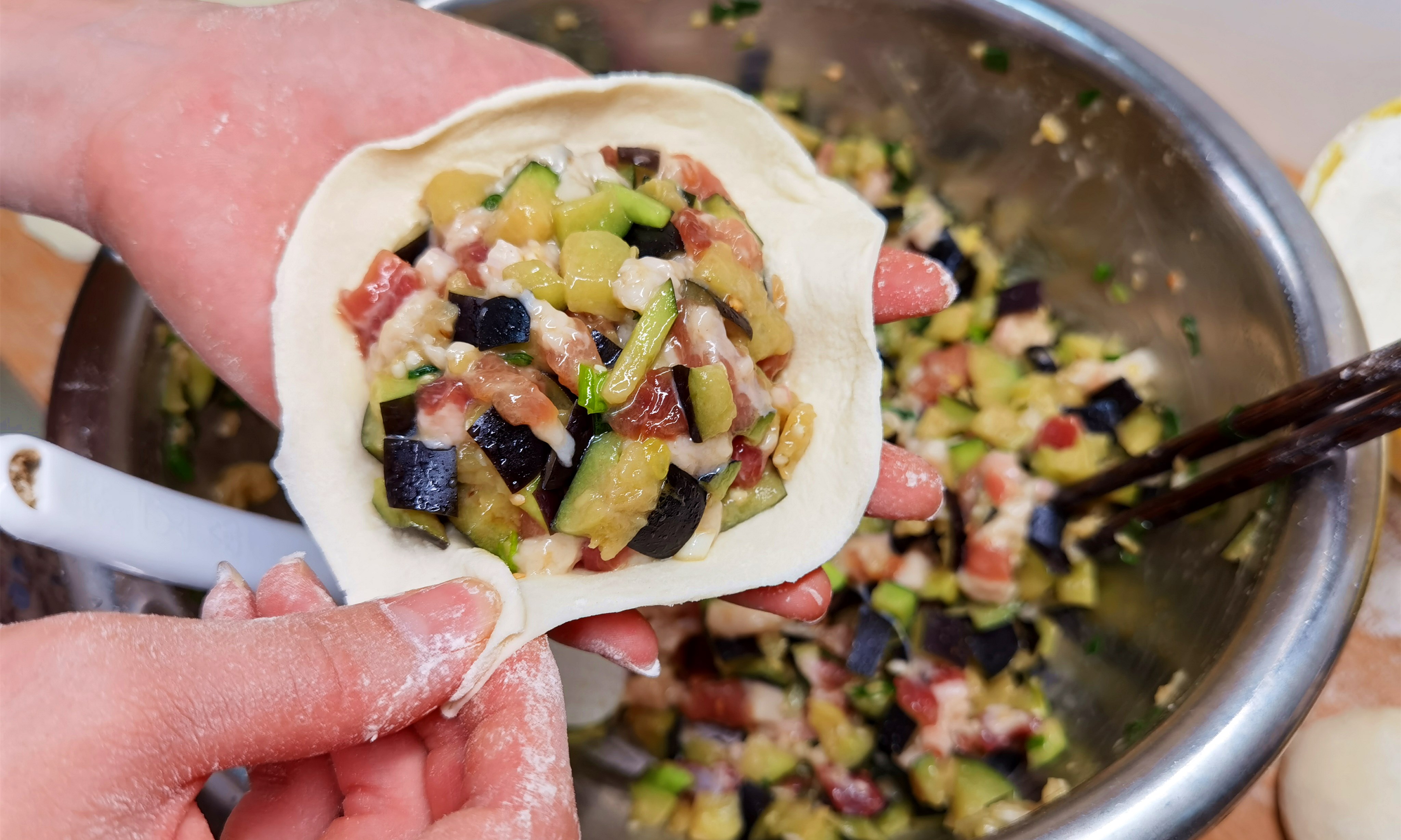 茄子|入秋后，遇见此菜别手软，一次买10斤，女性要多吃，蒸包子吃真香