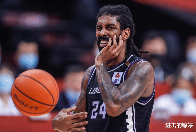 王薪凯|姚明训斥王薪凯垫脚事件，CBA如何能够避免恶意犯规，裁判再闹笑话