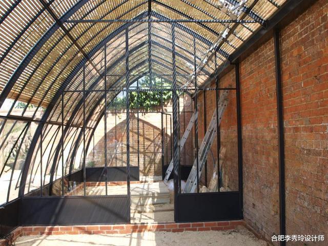 『』一到夏天，玻璃阳光房秒变鸡肋空间，热到没法进人！顶上铺层凉席搞定了