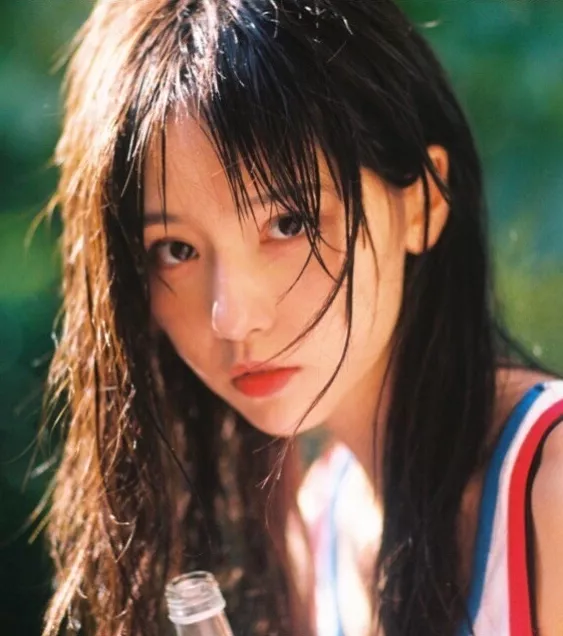 看惯了诸葛大力短发，唯一一张“长发照”流出，网友：是心动啊