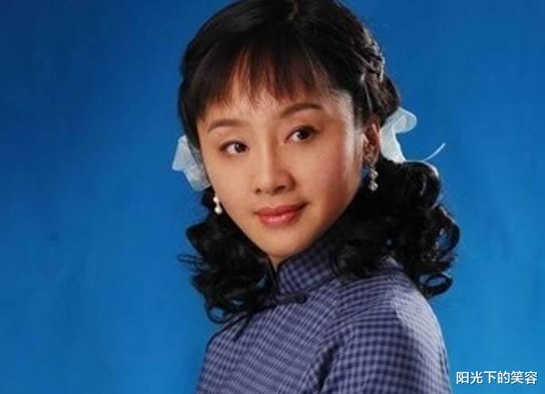 王新军：捧红老公退圈生子，却被抛弃和儿子相依为命，老公却另娶她人！