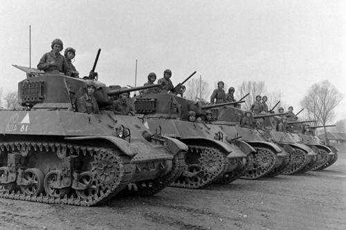 日军|整个抗战期间，只有这支部队的装备完虐日军，但蒋介石却指挥不动