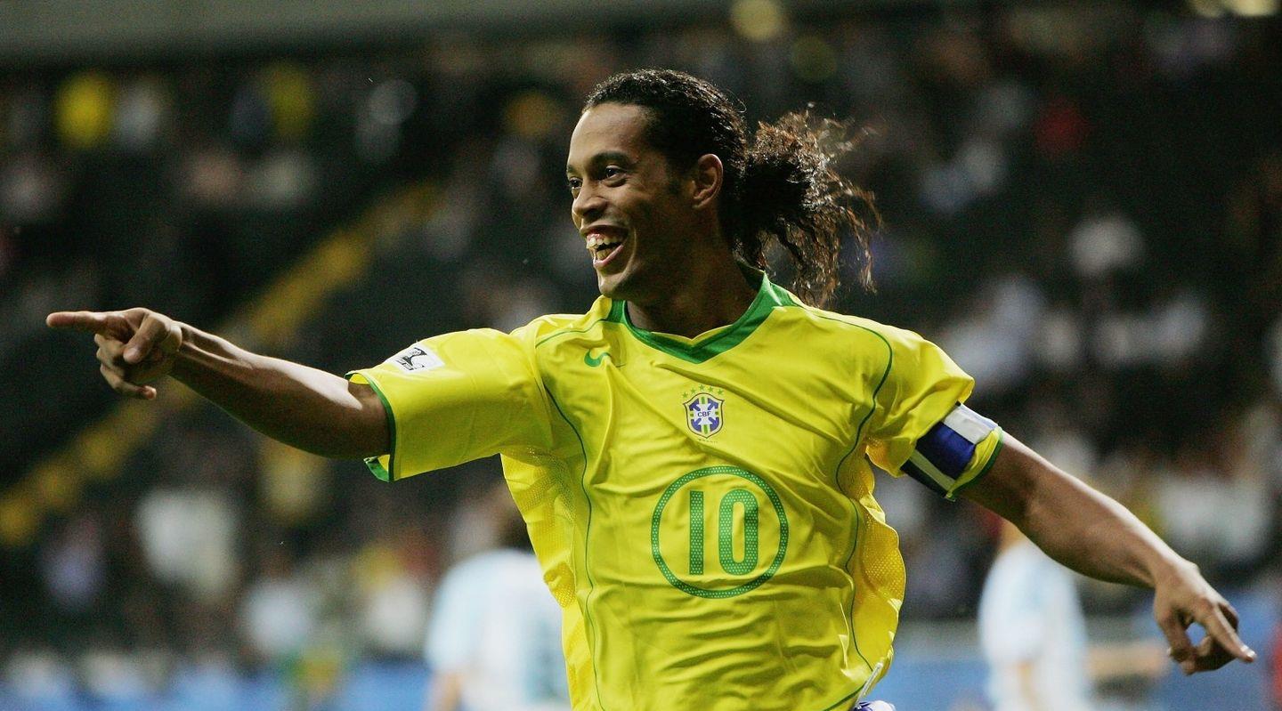 「巴西队」神仙打架！拥有四大天王的巴西，为何在世界杯输给齐达内的法国？