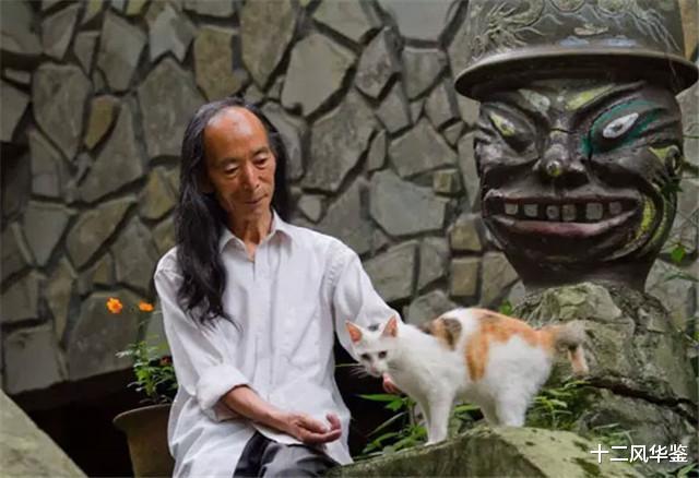 西江千户苗寨|他隐居深山修行20年，原以为一贫如洗，却靠一堆石头成亿万富翁