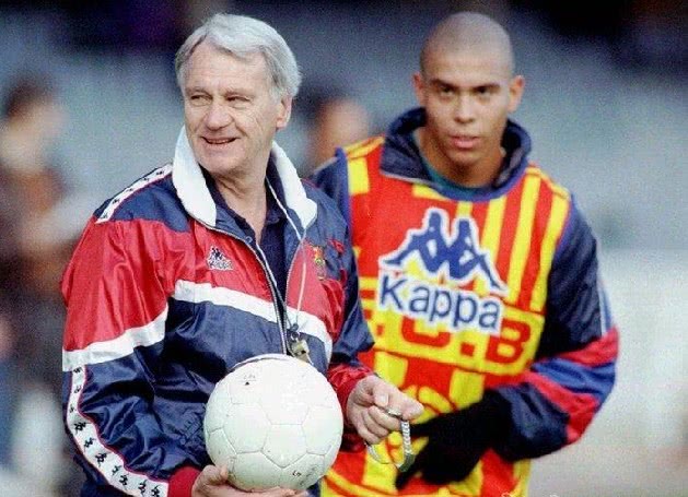 皇家马德里：罗纳尔多谈已故恩师落泪：他明明是巴萨的功勋，纪念他的却是皇马