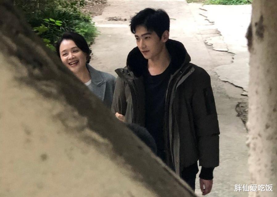 鄢颇|杨洋新恋情曝光?没修过的生图微微一笑很倾城。