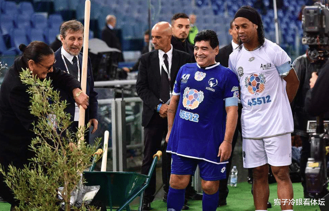 马拉多纳▲足坛地震!退役两年 世界足球先生即将复出 两大超巨终于要联手了