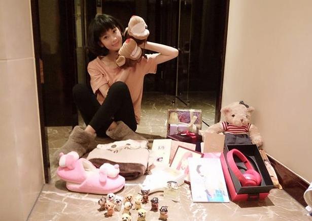 :陈瑶晒出自己的豪宅,餐具餐布都是一次性的,吃完饭都不用收拾了