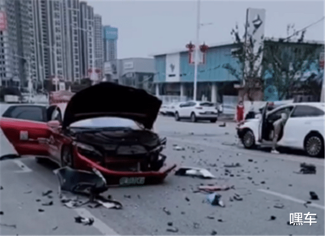 比亚迪汉|全国首台比亚迪汉出事故，看到车损那一刻，才知彼此质量