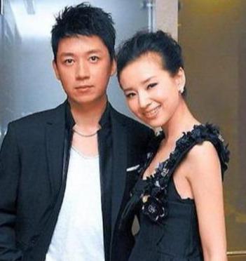 董洁|董洁潘粤明离婚风波8年后,幕后操纵者终于浮出水面,藏的够深