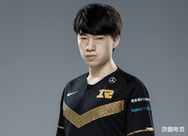 【卡牌】RNG小虎把比赛玩成了云顶之弈，卡牌出装引热议