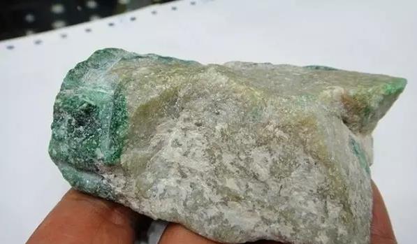 翡翠|因为被雷击打过多而得名的翡翠场口你知道吗？