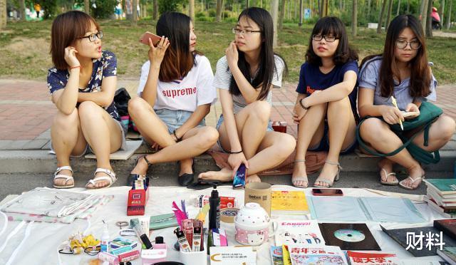 #天津市#这是一把“双刃剑”！国家允许摆地摊了，那有铺面的小商户该咋办