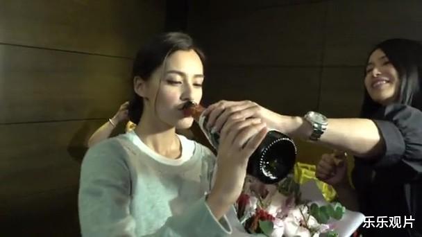 2020港姐冠軍謝嘉怡真實身材曝光：回酒店獲得父親香檳慶祝-圖9