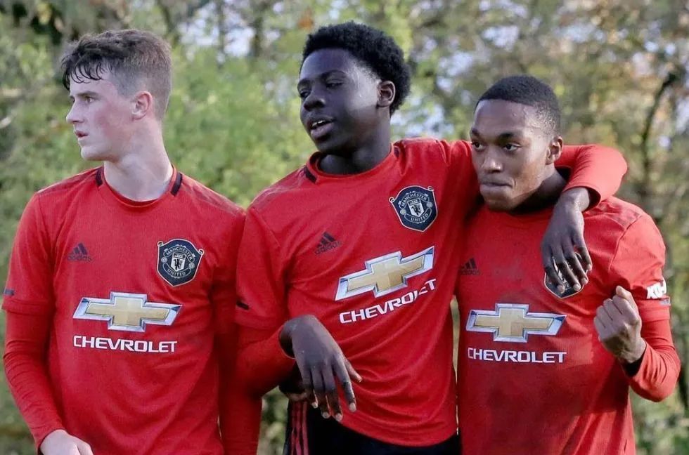 [曼联]曼联即将续约妖童！15岁踢青年足总杯首秀破门，阿森纳本想挖走他