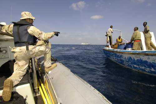 #索马里海盗#为何各国碰到海盗都只是驱逐,而不是击毙?没你想得那么高尚