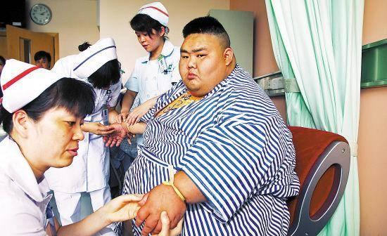 医院|小伙体重450斤因胖而红，娶妻生子后立誓减肥，现状让所有人意外