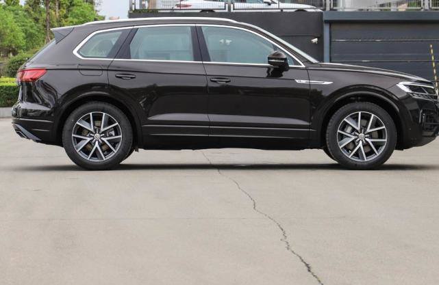 大众途锐@大众途锐打出“骨折价”，3.0T V6+空气悬架，为何依然销量不高？