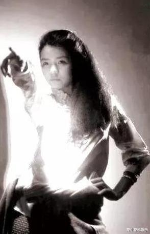 朱迅|抗癌13年后，主持人朱迅哽咽痛哭，挚爱男人离世成她一生的痛