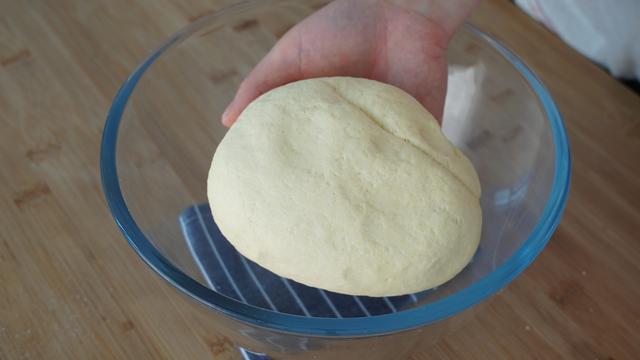 「面粉」玉米面百吃不厌的做法，开水烫一烫，蓬松柔软不塌陷，凉了也好吃