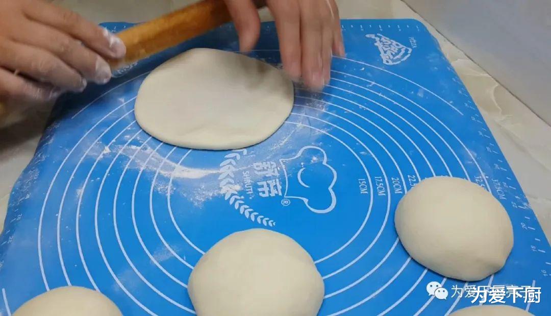 面粉■面粉这做法太香了,开水一烫,焦脆又空心,比油饼鸡蛋饼好吃几十倍