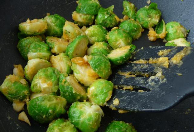 抱子甘蓝|遇到它囤10斤，好吃鲜美，按时上厕所，视力清晰了，体重回2位数