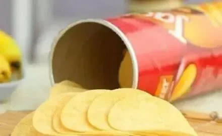 「辣条」如果给你市中心一套房，需要跟下面四种零食告别，图四谁能做到？