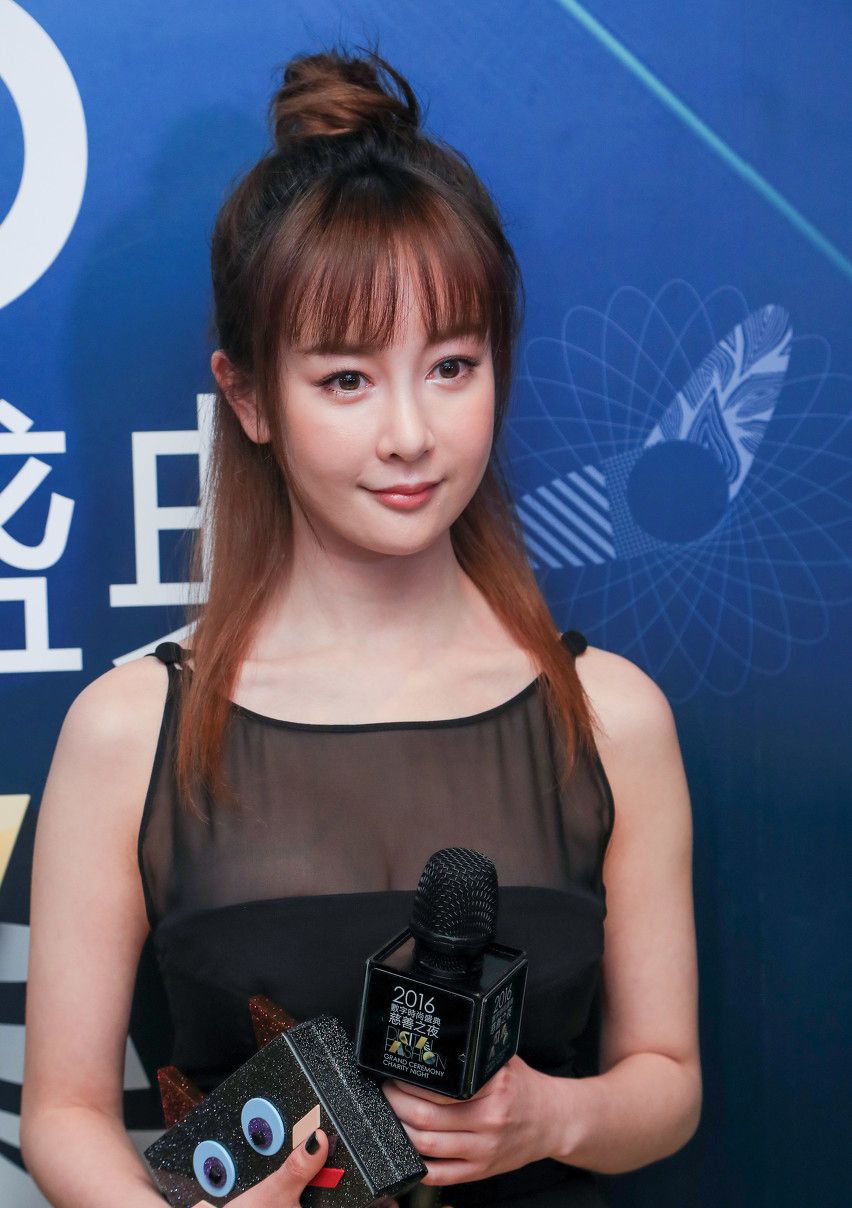 张檬▲张檬又“作妖”？和小5公布恋情被骂，网友：以前的张檬去哪了？