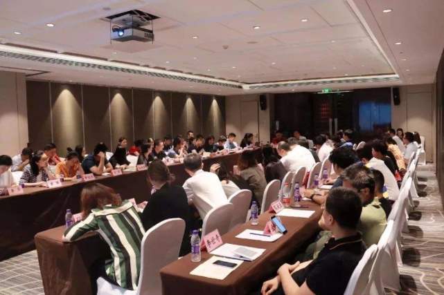 []真正厉害的中年人，不会选择这三份职业，他们不想前途受到影响