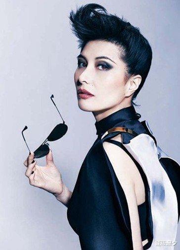 「赌王」她是赌王最宠爱的女儿，继承百亿家产，直言：梁安琪只是小四