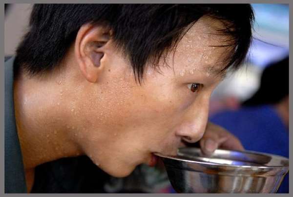 脾胃■吃饭出汗，一辈子白干！是真的吗