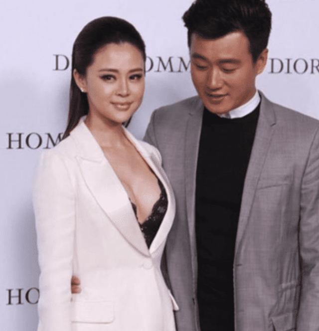 关悦|堪称最强“师生恋”，让老师八年生3孩子，如今41岁老师韵味满天飞！