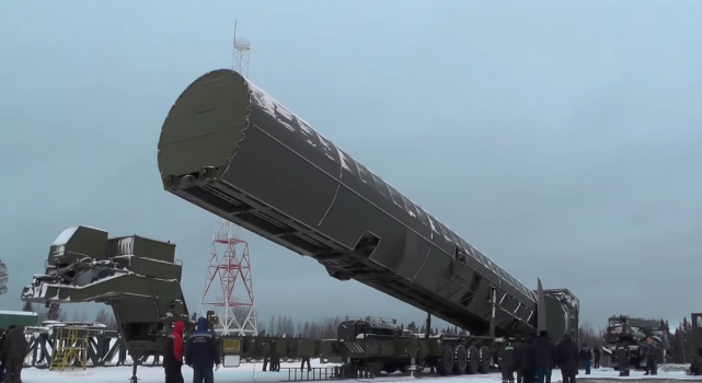 核弹|3000枚备用核弹将启封，12万导弹兵时刻准备迎战，美国：保持冷静