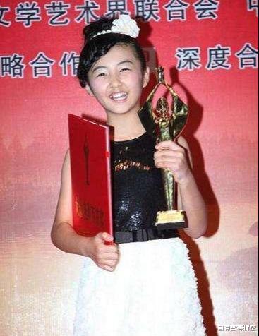 张子枫|张子枫高考第一个交卷,得知原因后,明白黄磊何炅为何喜欢她了