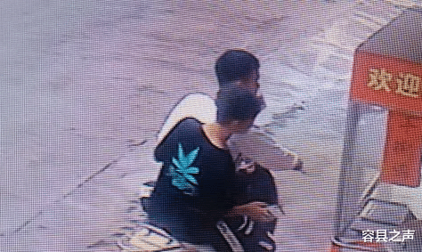 容县之声|广西两男子合买一个鸭翅？柳州卤菜摊主心里打“ten”收款二维码被调换