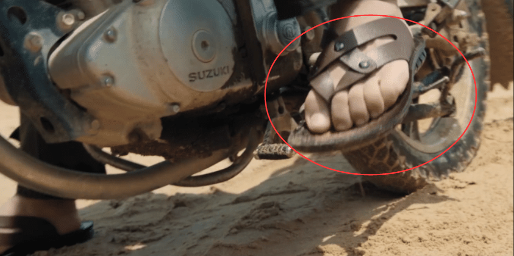 樊少皇：山寨版《战狼2》？穿拖鞋作战，用布挡子弹，樊少皇对得起观众吗？